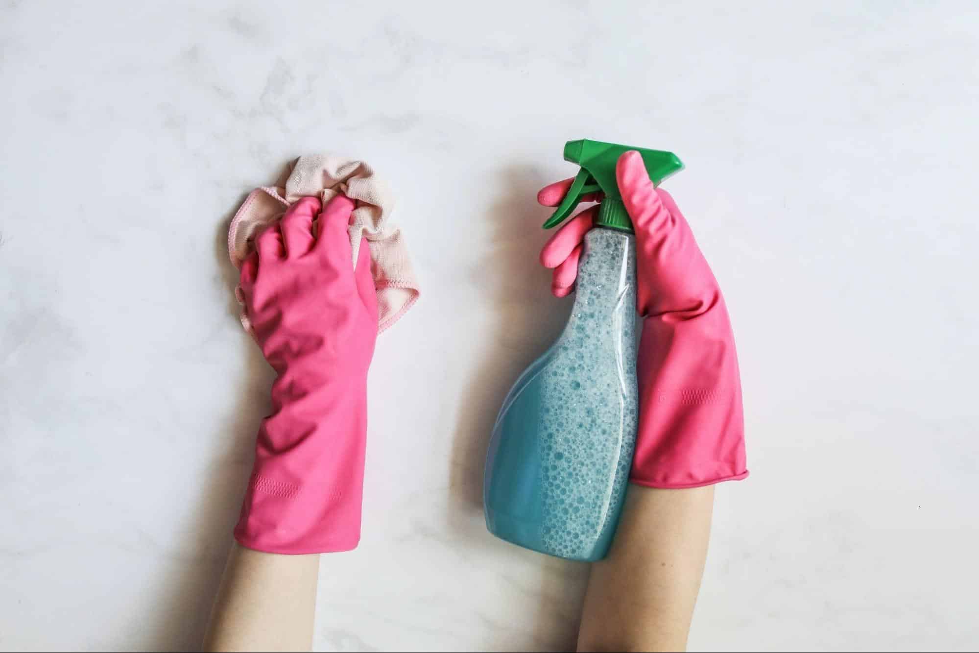 cleaning gloves